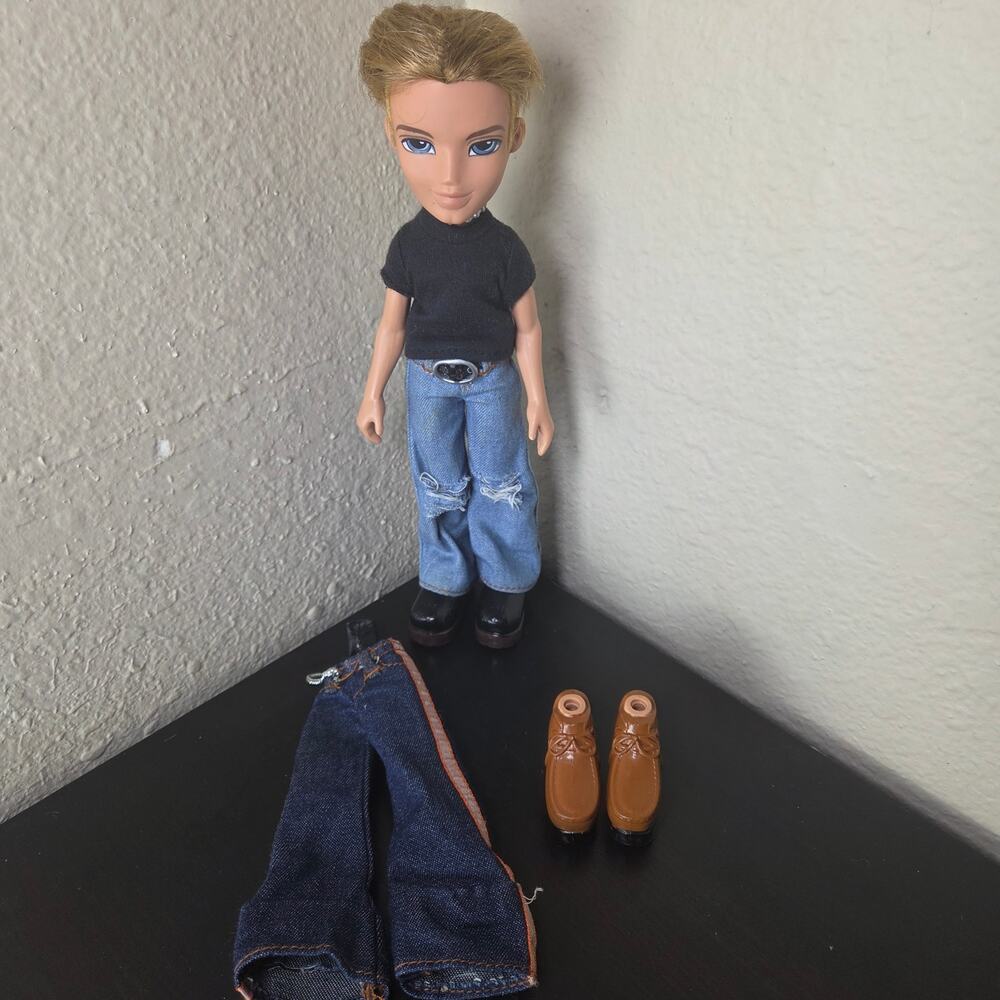 Vintage 2002 Bratz 1st Edition Cameron Doll with Original Clothes